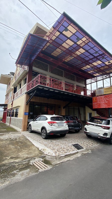 Disewakan Ruang Usaha 3 Lantai Strategis di Jl. Kabupaten, Nogotirto, Gamping, Sleman