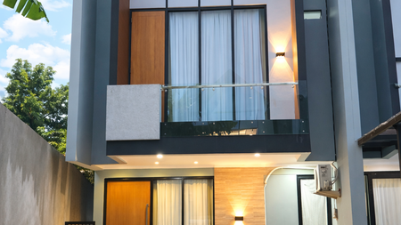 Rumah Modern Scandinavian di Jagakarsa, Siap Huni Ada Private Pool