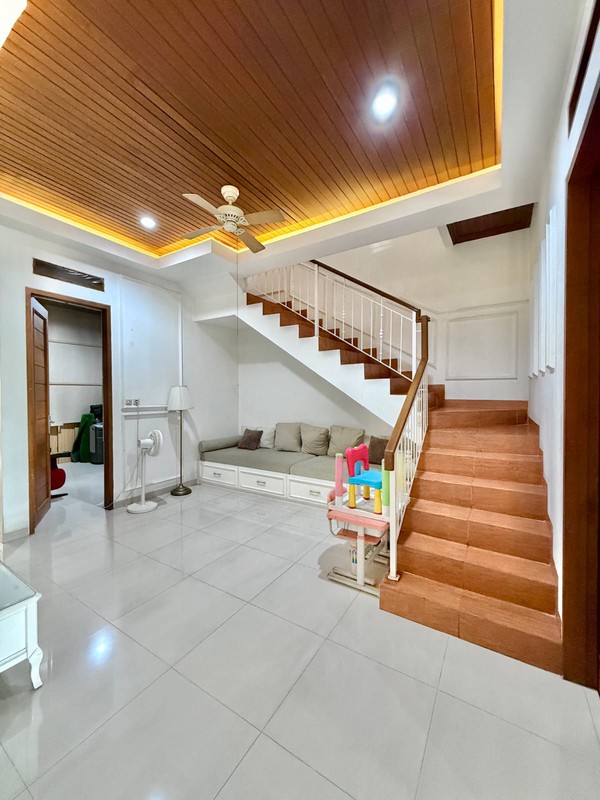 DIJUAL RUMAH CANTIK DAERAH PANGKALAN JATI DEKAT UPN 