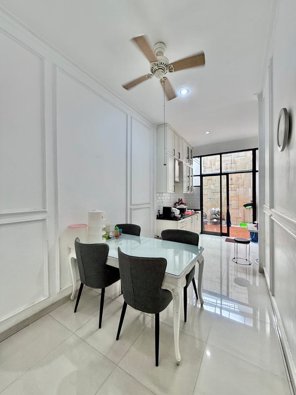 DIJUAL RUMAH CANTIK DAERAH PANGKALAN JATI DEKAT UPN 