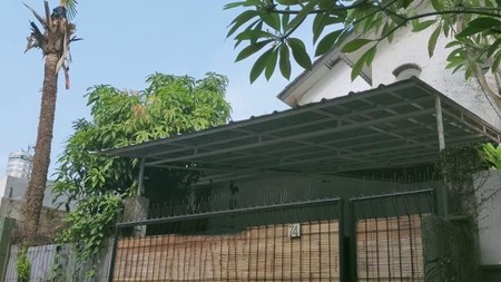 Dijual Rumah cantik siap pakai dekat MRT di Lebak Lestari Indah