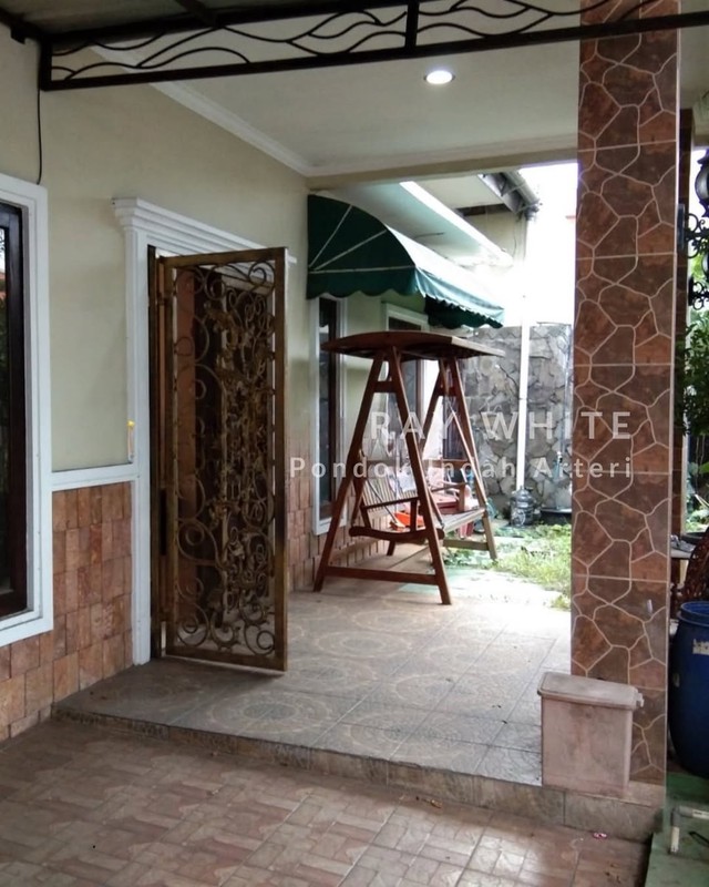 Rumah Komplek Joglo Baru Hadap Timur  Jakarta Barat 