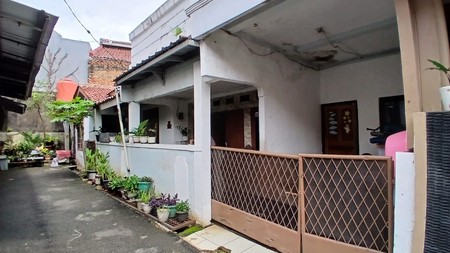 Dijual rumah di jalan Palem Cibubur