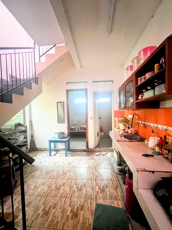 Giri Loka 2, Rumah mewah besar  Ruang Keluarga luas, dan Area taman di belakang