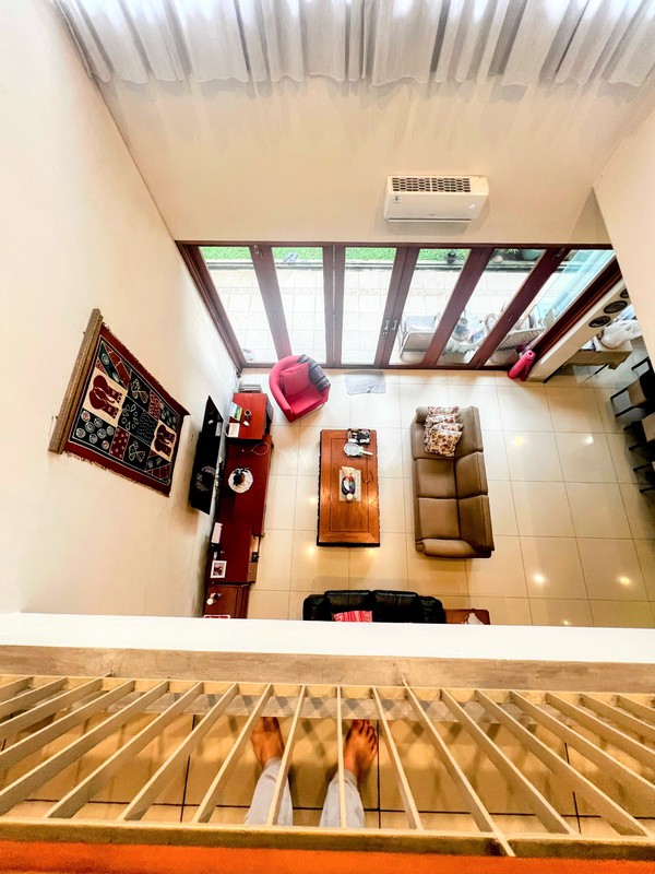 Giri Loka 2, Rumah mewah besar  Ruang Keluarga luas, dan Area taman di belakang