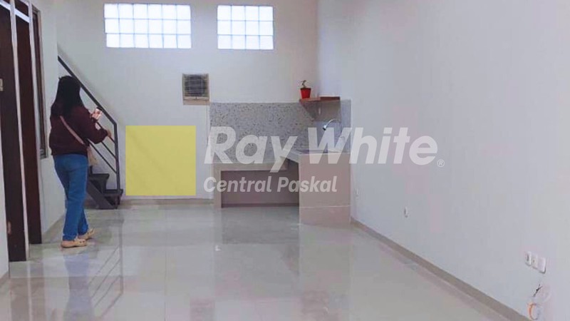 Rumah Cantik Baru Renovasi di TKI 2 Bandung