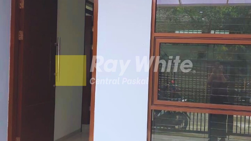 Rumah Cantik Baru Renovasi di TKI 2 Bandung