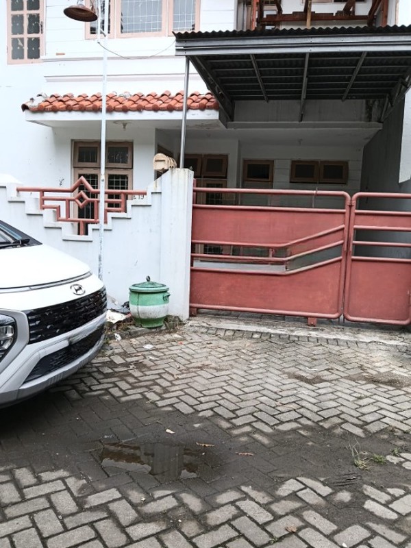 Disewakan Rumah 2 lantai di Graha Indah Surabaya