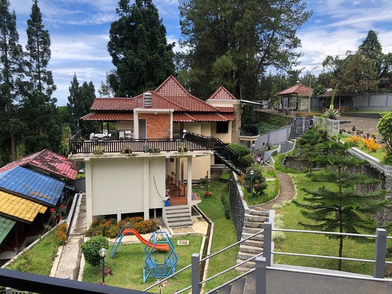 Villa Eksklusif Di Cisaat, Sukabumi