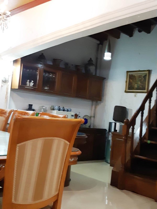 Rumah Lama 2 Lantai. Harga Terjangkau. Di Japos Graha Lestari, Jurang Mangu, Pondok Aren.