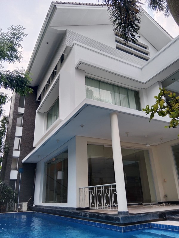 Disewa Beautiful house in pondok indah