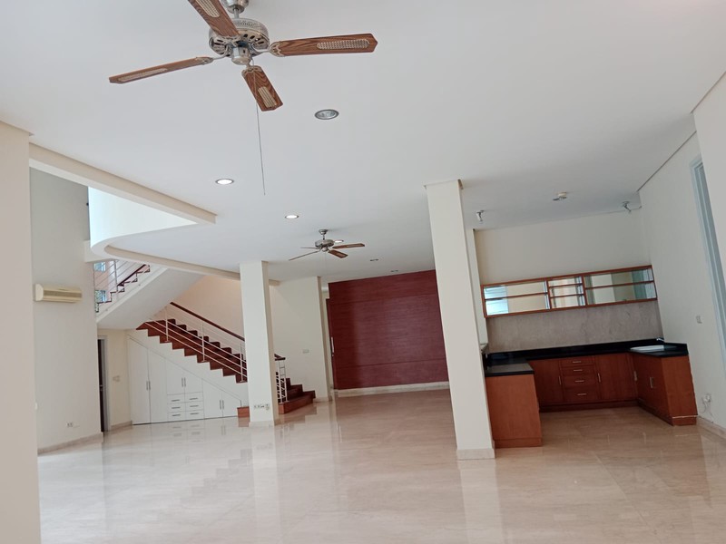 Disewa Beautiful house in pondok indah