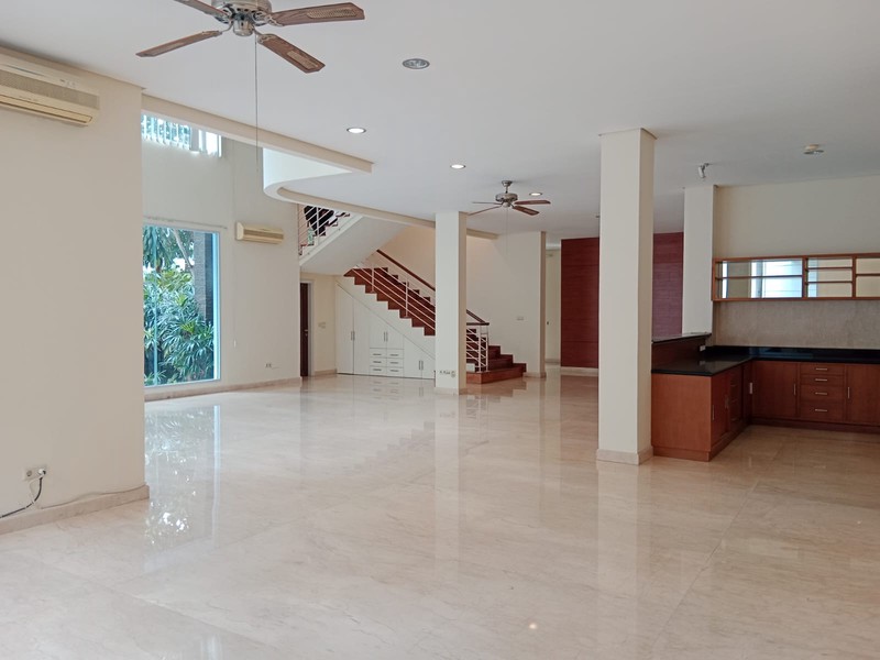 Disewa Beautiful house in pondok indah