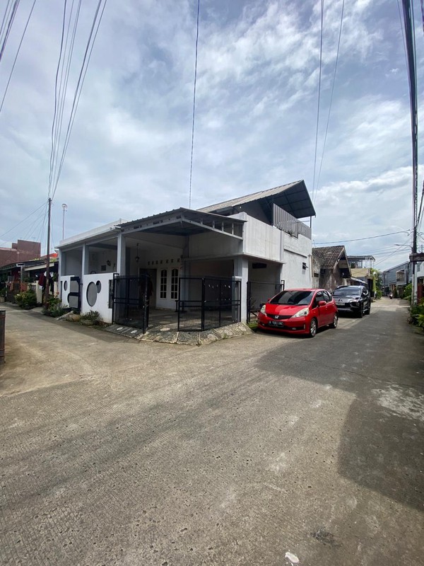 Dijual Rumah Posisi Hoek Lokasi Strategis Di Jl. Cendrawasih Raya, Bintara, Kota Bekasi