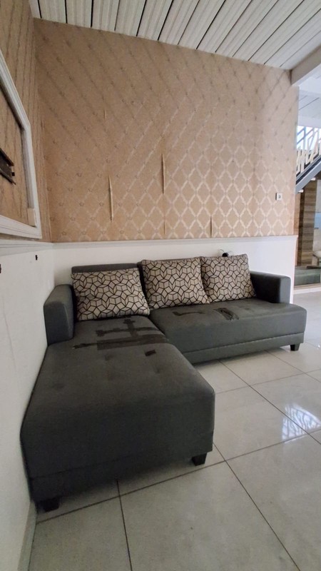 Dijual Rumah Posisi Hoek Lokasi Strategis Di Jl. Cendrawasih Raya, Bintara, Kota Bekasi