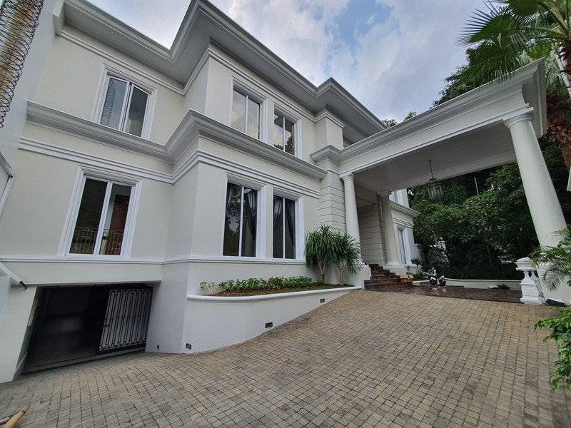 for rent Bright and Luxurious House in Senopati