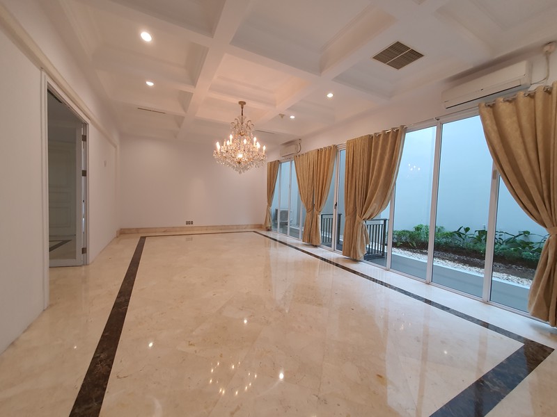 for rent Bright and Luxurious House in Senopati