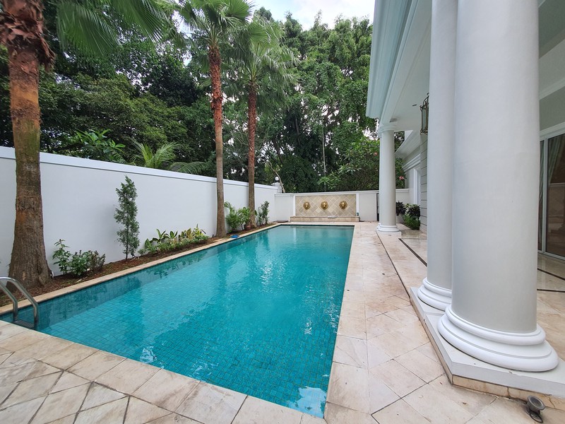 for rent Bright and Luxurious House in Senopati