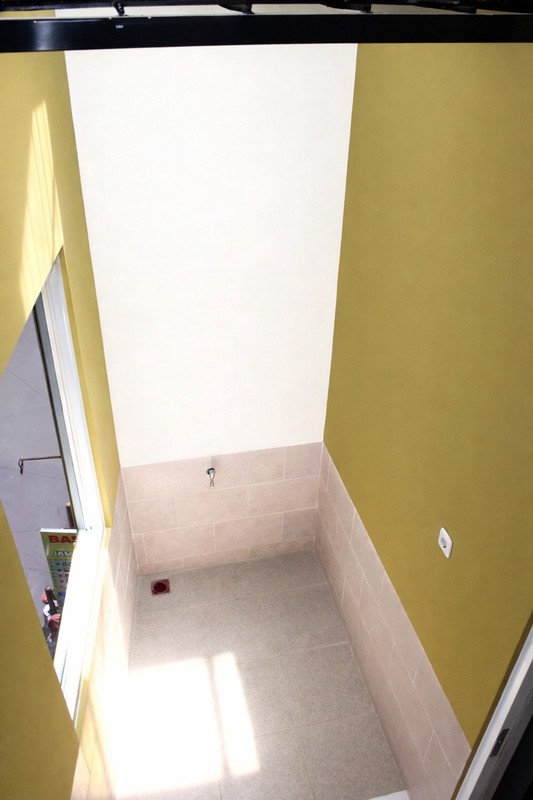 Rumah Toko 3 Lantai di Kawasan Komersial Terusan Jalan Jakarta