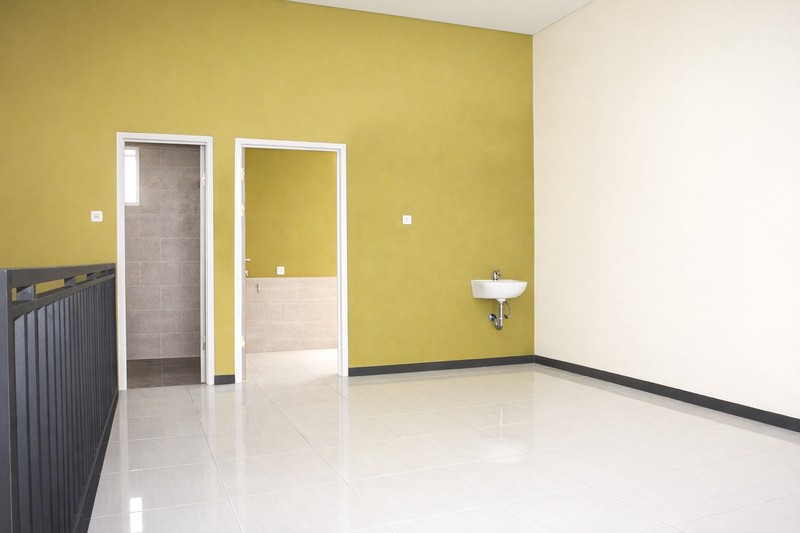 Rumah Toko 3 Lantai di Kawasan Komersial Terusan Jalan Jakarta