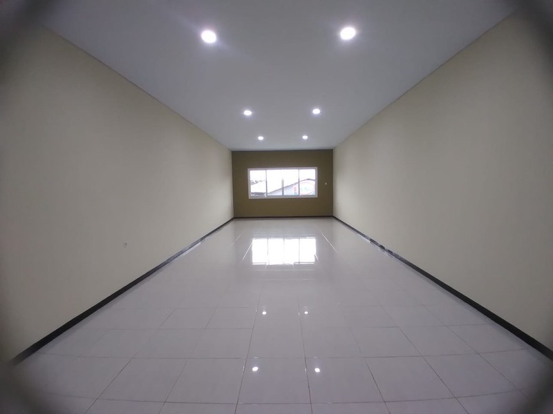 Rumah Toko 3 Lantai di Kawasan Komersial Terusan Jalan Jakarta