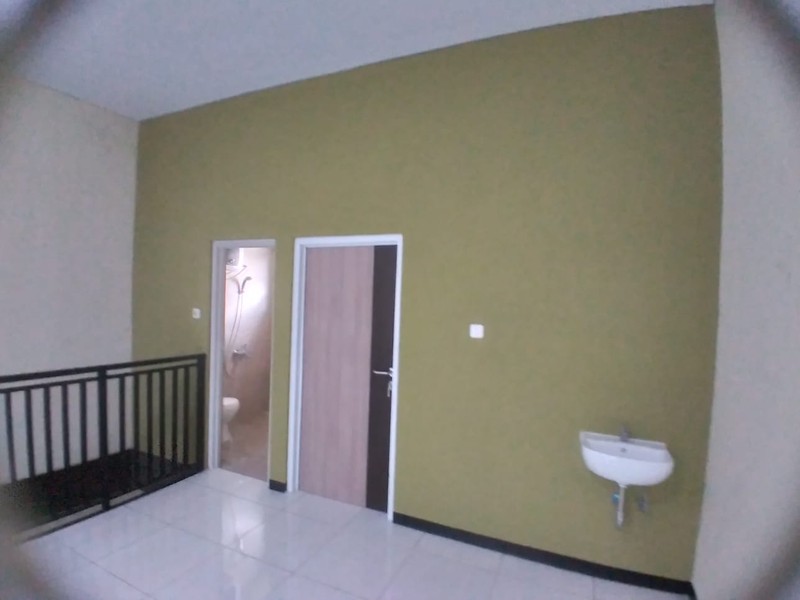 Rumah Toko 3 Lantai di Kawasan Komersial Terusan Jalan Jakarta