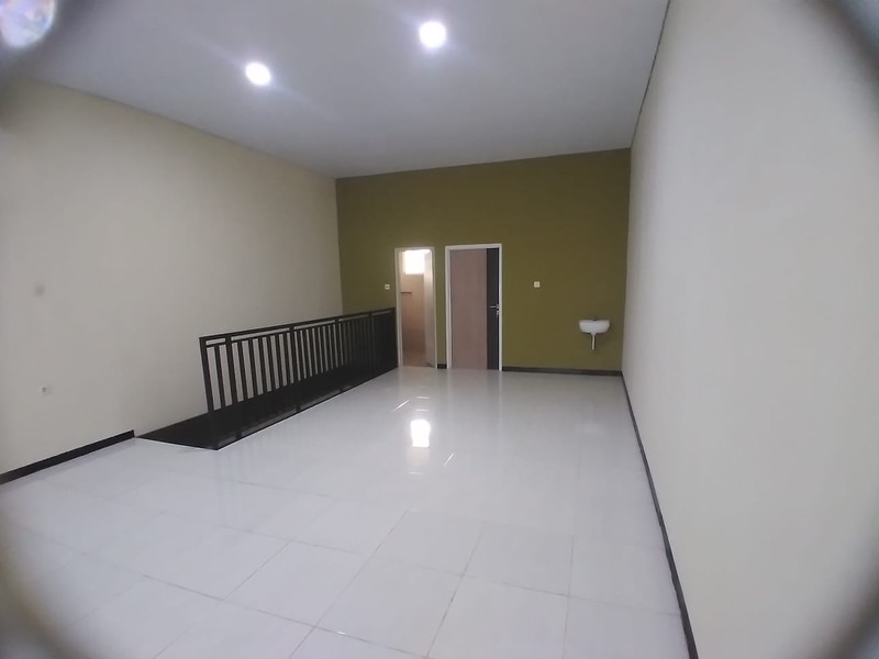 Rumah Toko 3 Lantai di Kawasan Komersial Terusan Jalan Jakarta