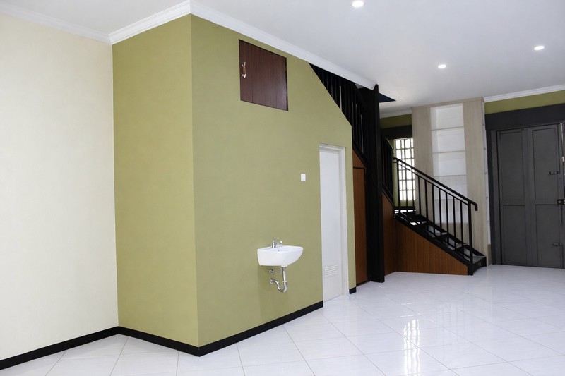 Rumah Toko 3 Lantai di Kawasan Komersial Terusan Jalan Jakarta