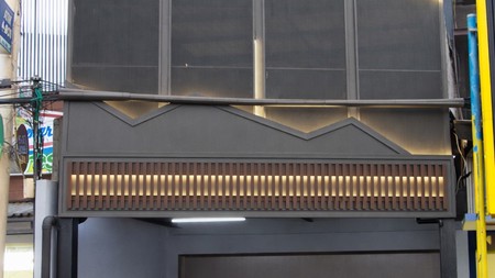 Rumah Toko 3 Lantai di Kawasan Komersial Terusan Jalan Jakarta