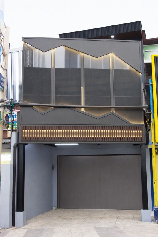 Rumah Toko 3 Lantai di Kawasan Komersial Terusan Jalan Jakarta