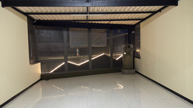 Rumah Toko 3 Lantai di Kawasan Komersial Terusan Jalan Jakarta