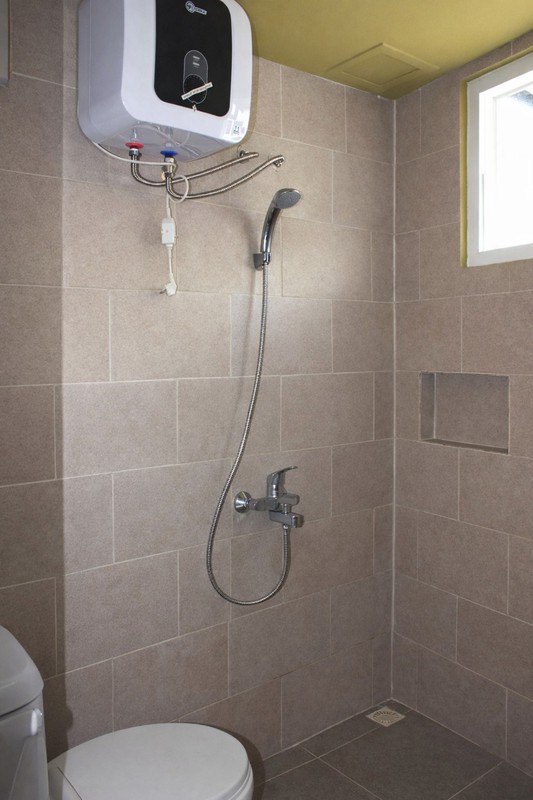 Rumah Toko 3 Lantai di Kawasan Komersial Terusan Jalan Jakarta