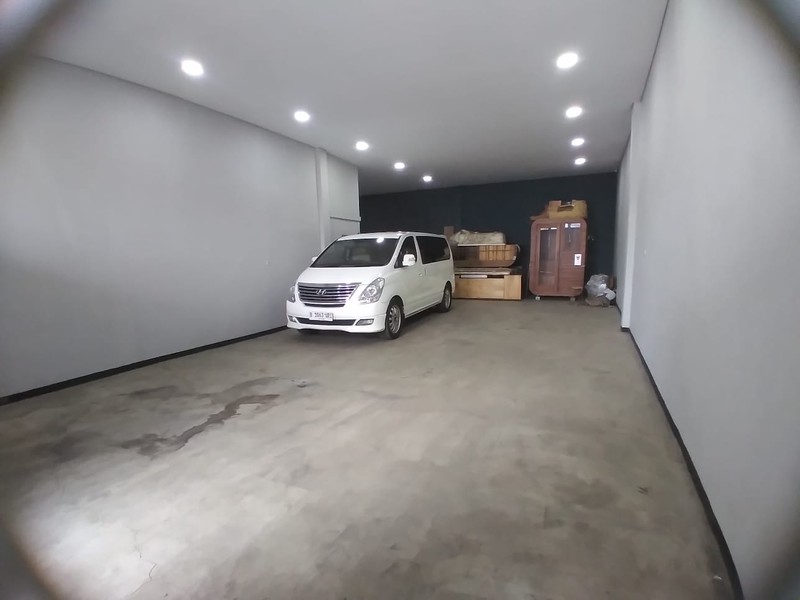 Lokasi Strategis Rumah Kantor 2,5 Lantai di Riung Bandung 