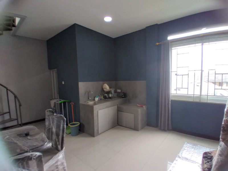 Lokasi Strategis Rumah Kantor 2,5 Lantai di Riung Bandung 