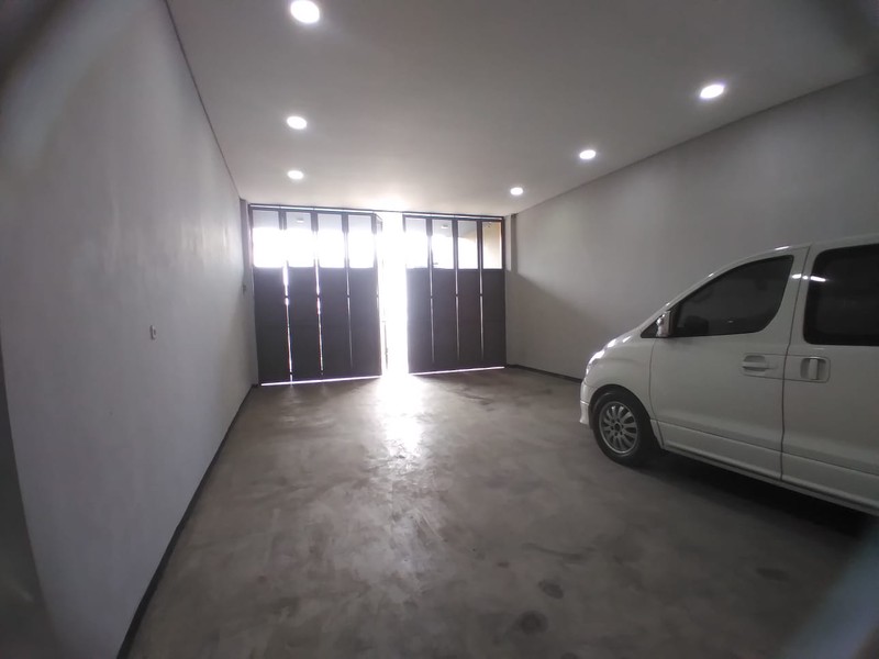 Lokasi Strategis Rumah Kantor 2,5 Lantai di Riung Bandung 