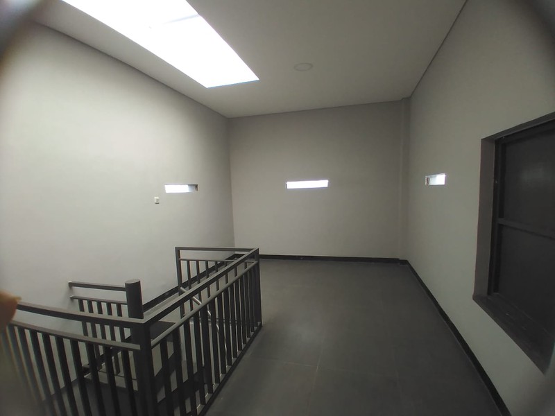 Lokasi Strategis Rumah Kantor 2,5 Lantai di Riung Bandung 