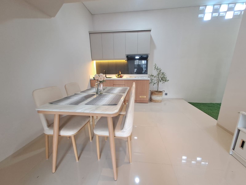 Rumah di Nusa Loka BSD City akses mudah ke Vireya Tanakayu Ciater