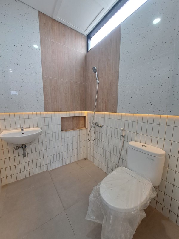 Rumah di Nusa Loka BSD City akses mudah ke Vireya Tanakayu Ciater