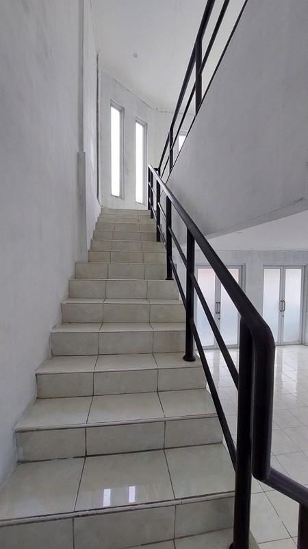 Ruko 3 lantai hook di Jungle Land Avenue, Sentul City, disewakan siap usaha cafe, restoran, kantor, strategis di tepi jalan utama