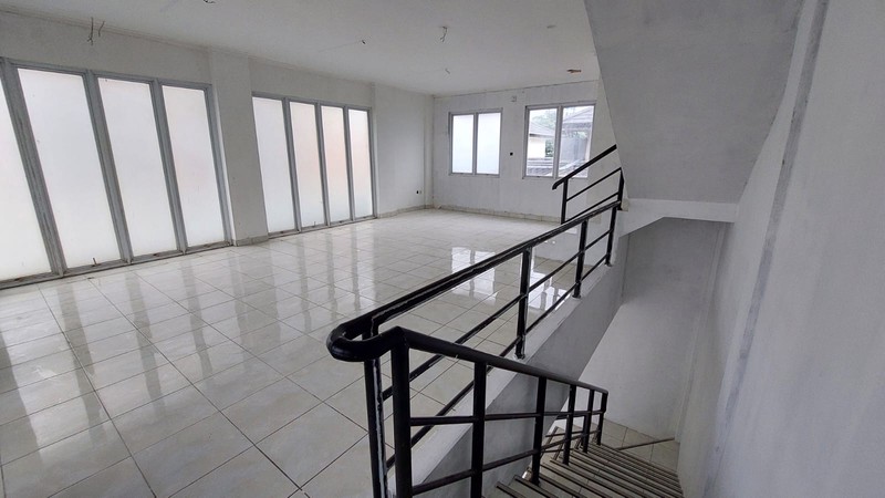 Ruko 3 lantai hook di Jungle Land Avenue, Sentul City, disewakan siap usaha cafe, restoran, kantor, strategis di tepi jalan utama