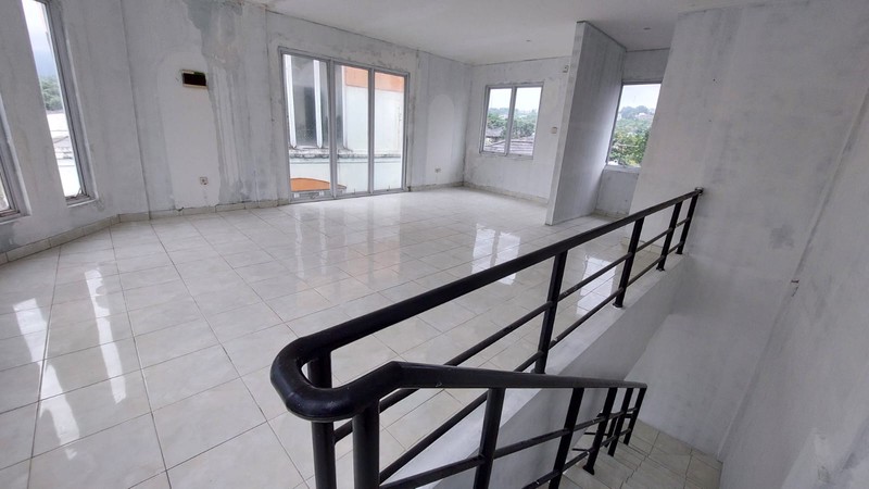 Ruko 3 lantai hook di Jungle Land Avenue, Sentul City, disewakan siap usaha cafe, restoran, kantor, strategis di tepi jalan utama