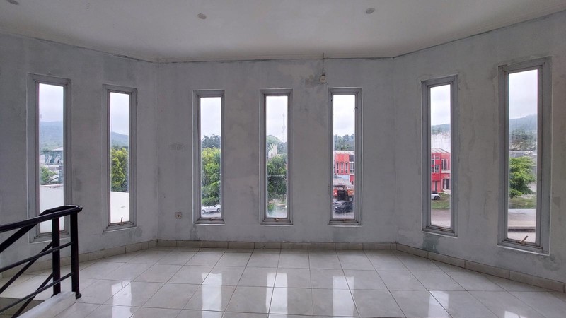 Ruko 3 lantai hook di Jungle Land Avenue, Sentul City, disewakan siap usaha cafe, restoran, kantor, strategis di tepi jalan utama