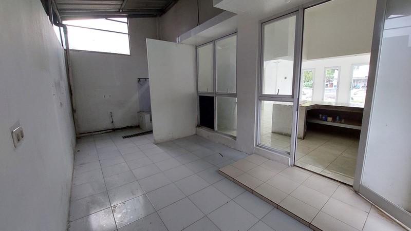 Ruko 3 lantai hook di Jungle Land Avenue, Sentul City, disewakan siap usaha cafe, restoran, kantor, strategis di tepi jalan utama