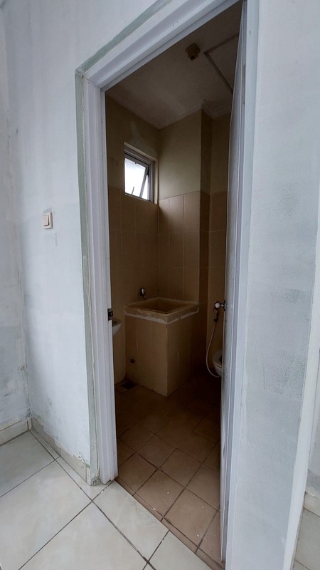 Ruko 3 lantai hook di Jungle Land Avenue, Sentul City, disewakan siap usaha cafe, restoran, kantor, strategis di tepi jalan utama