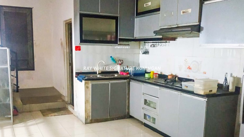 Ruko 3,5 Lantai di Senen