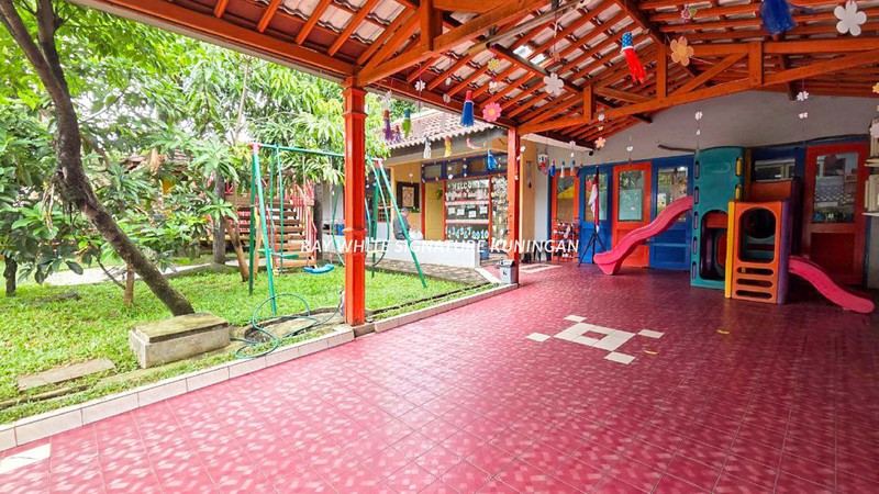 Tanah dan Bangunan di Jl Kemang Pratama Raya Bekasi