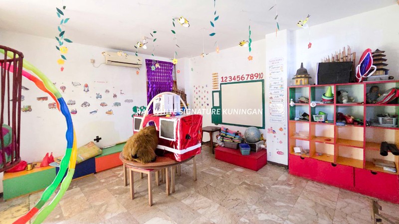 Tanah dan Bangunan di Jl Kemang Pratama Raya Bekasi