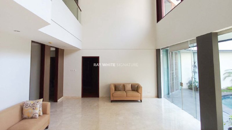 Rumah Lama Siap Huni di Jl Wijaya 3 Lokasi Prime