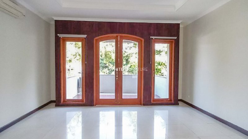 Rumah Lama Siap Huni di Jl Wijaya 3 Lokasi Prime