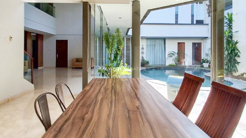 Rumah Lama Siap Huni di Jl Wijaya 3 Lokasi Prime